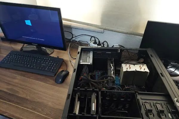 Yıldız Teknik Bilişim &amp; MacBook Notebook Onarım Merkezi - Resim 18