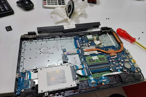Yıldız Teknik Bilişim &amp; MacBook Notebook Onarım Merkezi - Resim 11