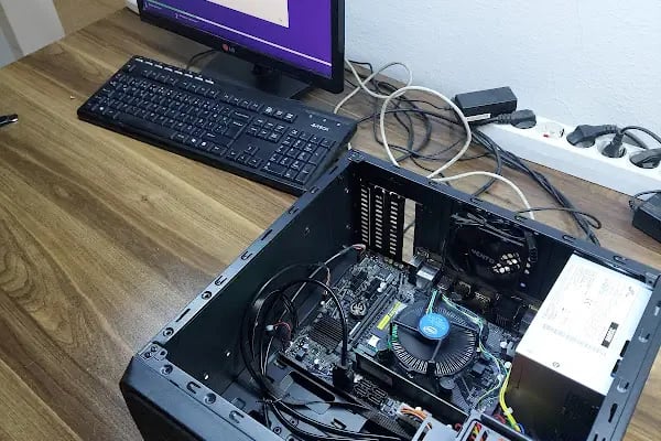 Yıldız Teknik Bilişim &amp; MacBook Notebook Onarım Merkezi - Resim 6