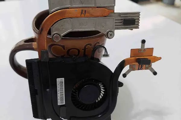 Yıldız Teknik Bilişim &amp; MacBook Notebook Onarım Merkezi - Resim 10