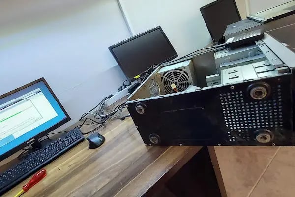 Yıldız Teknik Bilişim &amp; MacBook Notebook Onarım Merkezi - Resim 13