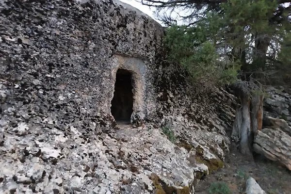 Armutlu Kaya Mezarı - Resim 2