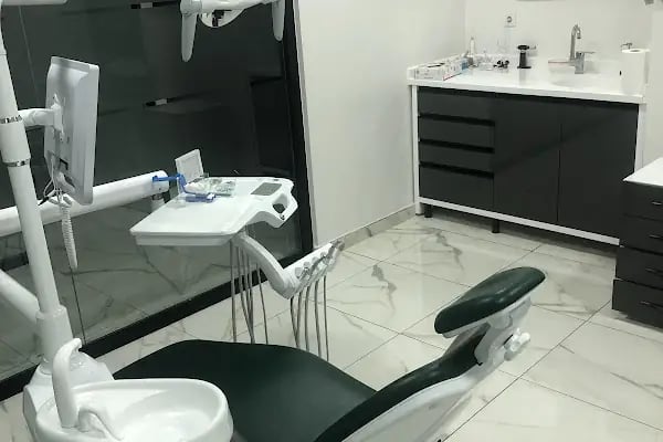 Dt.Şakir Doğualp Beşevler Diş Hekimi - Resim 9