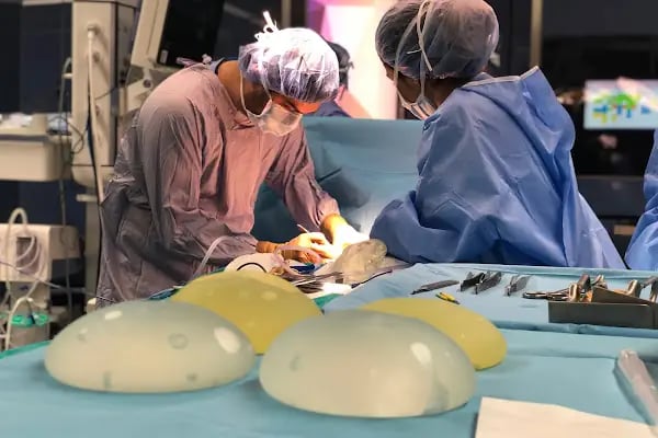 Dr. Ali Rıza Öreroğlu | Estetik Rekonstrüktif ve Plastik Cerrahi - Resim 17