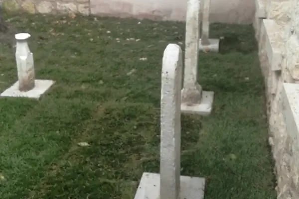 İnadiye Baba türbesi - Resim 17