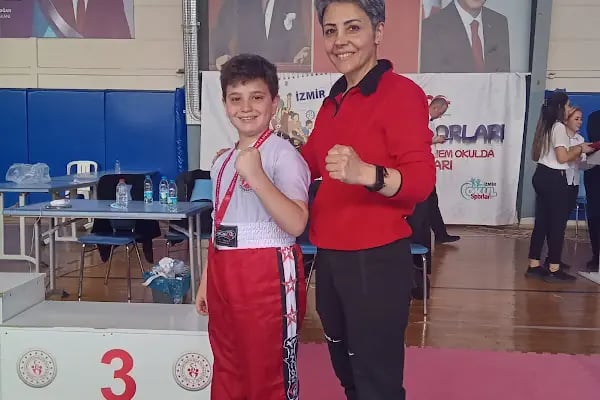 Buca kızıl Kartal Spor Kulübü - Resim 4