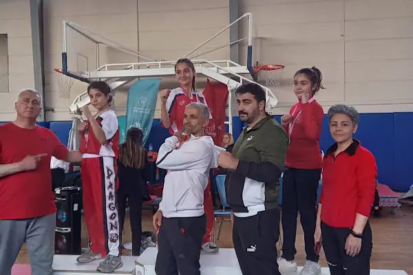Buca kızıl Kartal Spor Kulübü - Resim 2