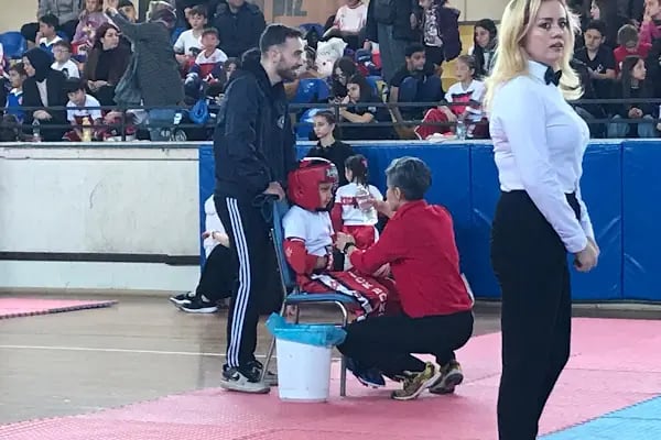 Buca kızıl Kartal Spor Kulübü - Resim 3