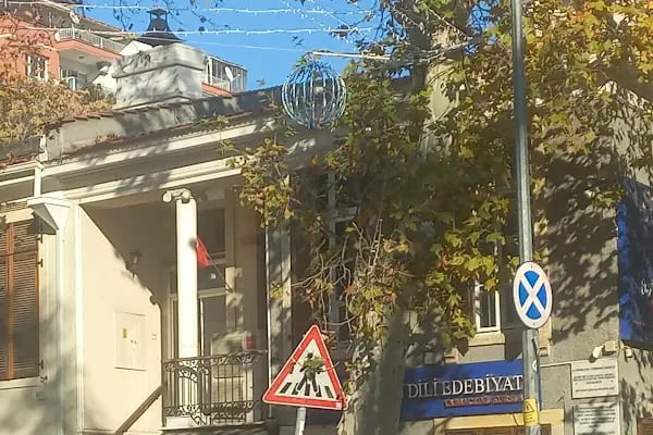 Amerikan Dili Edebiyatı Yabancı Dil Kursları Bornova Şubesi - Resim 8