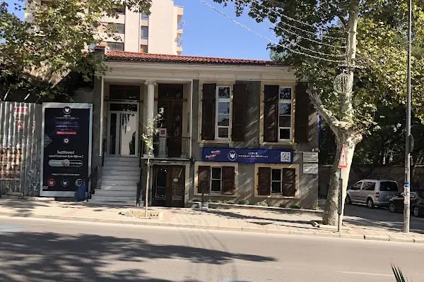 Amerikan Dili Edebiyatı Yabancı Dil Kursları Bornova Şubesi - Resim 3