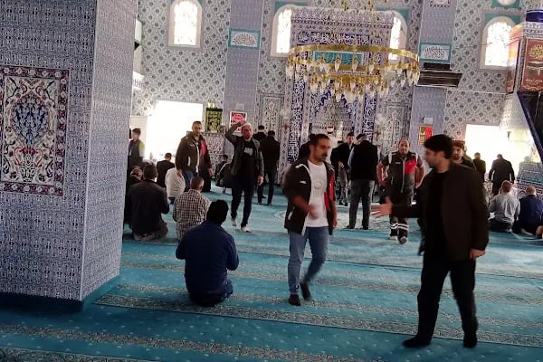 Veysel Karani Camii - Resim 12