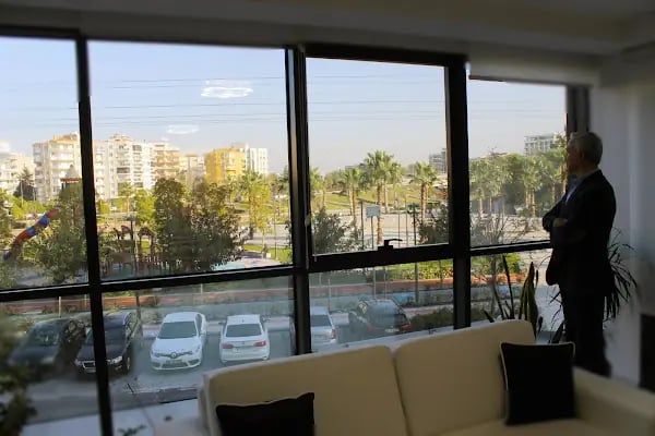 İzmir Estetik Plastik Cerrahı Prof. Dr. Mübin Hoşnuter Kliniği-Vaser Liposuction, Yüz-Boyun-Karın-Bacak-Kol Germe, Rinoplasti - Resim 5