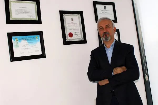 İzmir Estetik Plastik Cerrahı Prof. Dr. Mübin Hoşnuter Kliniği-Vaser Liposuction, Yüz-Boyun-Karın-Bacak-Kol Germe, Rinoplasti - Resim 4