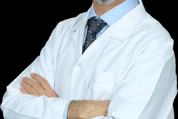 İzmir Estetik Plastik Cerrahı Prof. Dr. Mübin Hoşnuter Kliniği-Vaser Liposuction, Yüz-Boyun-Karın-Bacak-Kol Germe, Rinoplasti - Resim 14
