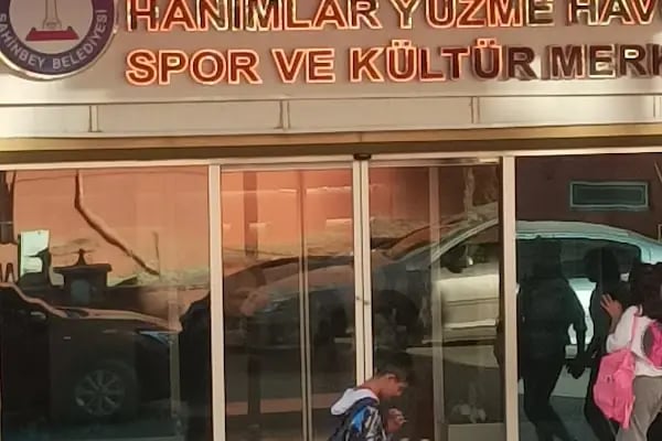 Özgecan Hanımlar Yüzme Havuzu Spor ve Kültür Merkezi - Resim 18