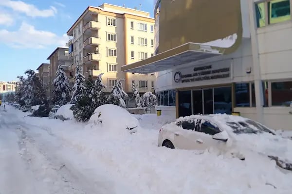 Özgecan Hanımlar Yüzme Havuzu Spor ve Kültür Merkezi - Resim 13