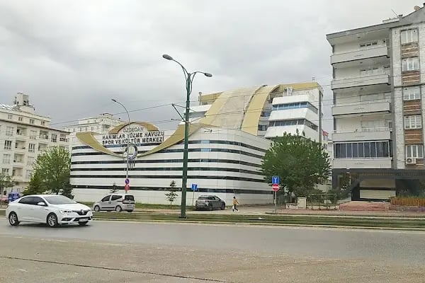 Özgecan Hanımlar Yüzme Havuzu Spor ve Kültür Merkezi - Resim 2