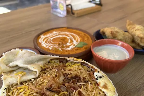 Rangeeli Indian Restaurant - Resim 9