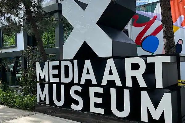 X Media Art Museum - Resim 2
