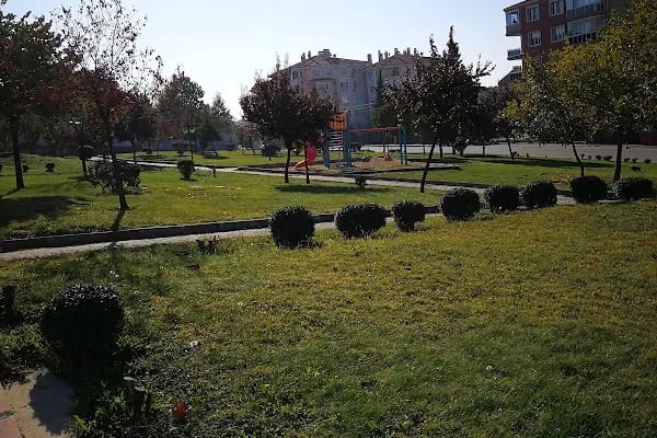 Musatafa Yücel Özbilgin Parkı - Resim 3