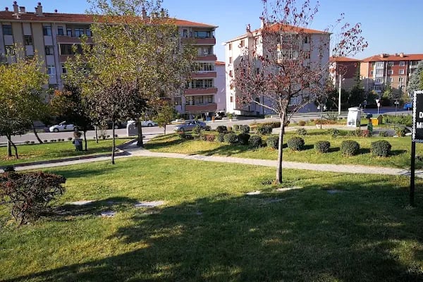 Musatafa Yücel Özbilgin Parkı - Resim 17