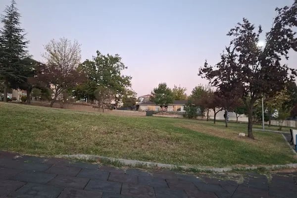 Musatafa Yücel Özbilgin Parkı - Resim 8