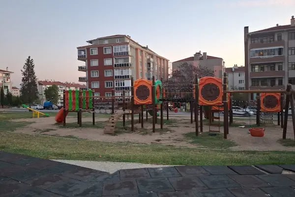 Musatafa Yücel Özbilgin Parkı - Resim 6