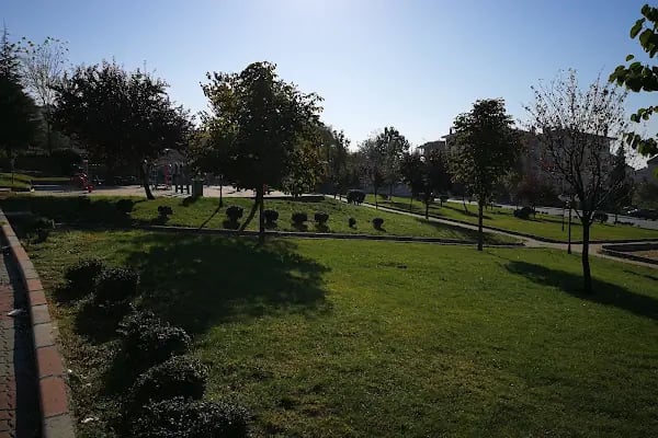 Musatafa Yücel Özbilgin Parkı - Resim 2