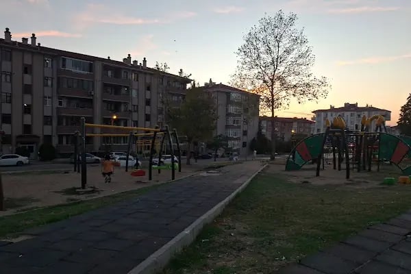 Musatafa Yücel Özbilgin Parkı - Resim 16