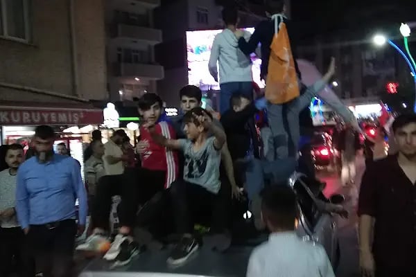 Yeni Mahalle Taksi Durağı - Resim 15