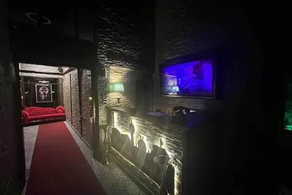 GOLDEN HOUSE - Resim 2
