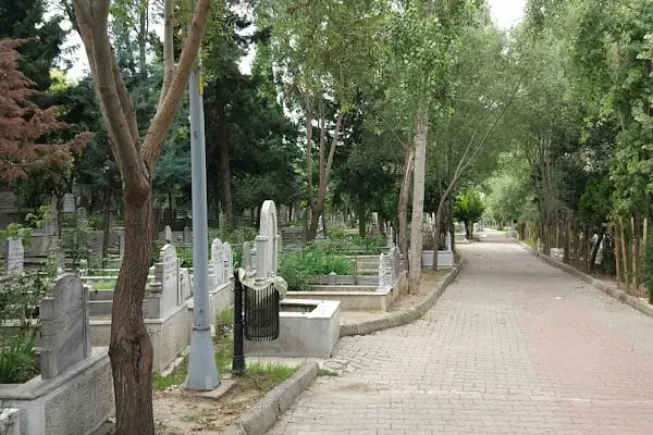 Kemer Mezarlığı - Resim 1
