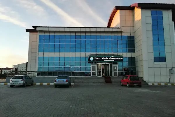 Kafkas Üniversitesi Yarı Olimpik Yüzme Havuzu - Resim 1