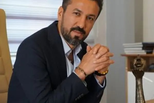 Prof. Dr. Şakir ÜNAL - Mersin Estetik Plastik Rekonstrüktif &amp; Cerrahi Uzmanı - Resim 5