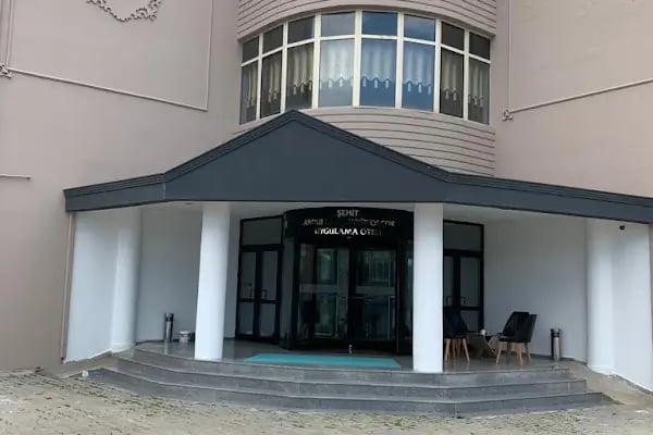 ŞEHİT ABDULLAH TAYYİP OLÇOK UYGULAMA OTELİ - Resim 1