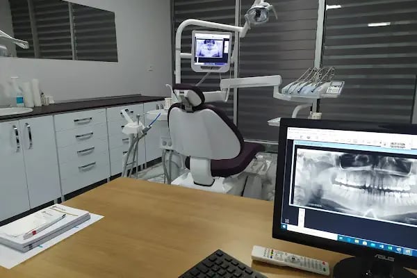 NOVADENT CAYIROVA AĞIZ VE DİŞ SAĞLIĞI POLİKLİNİĞİ - Resim 8