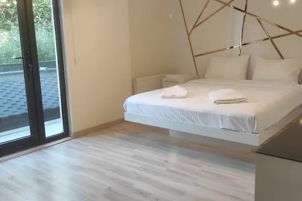 Golden Hour Apartment - Resim 4
