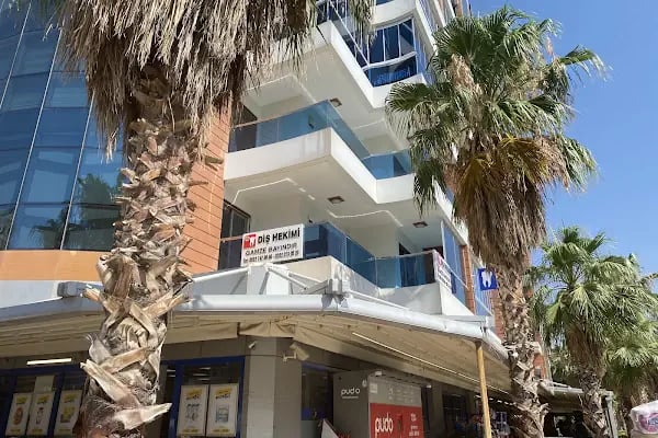 Dt. Gamze Bayındır | İzmir Diş Hekimi, İmplant, Zirkonyum, Gülüş Tasarımı - Resim 2
