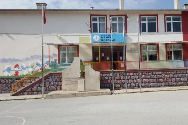 Ece Amca İlkokulu - Resim 1