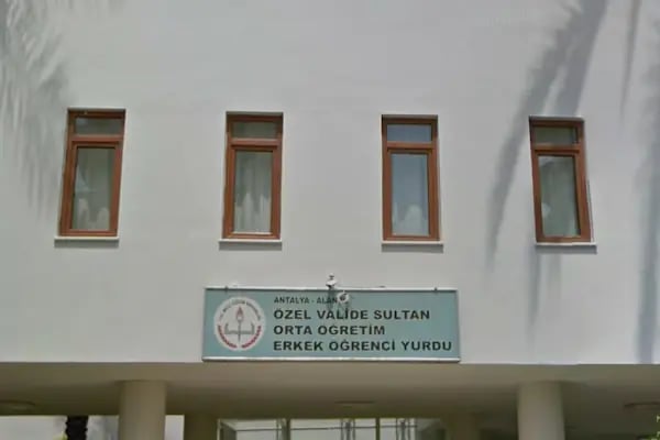 Valide Sultan Orta Öğretim Erkek Öğrenci Yuurdu - Resim 1