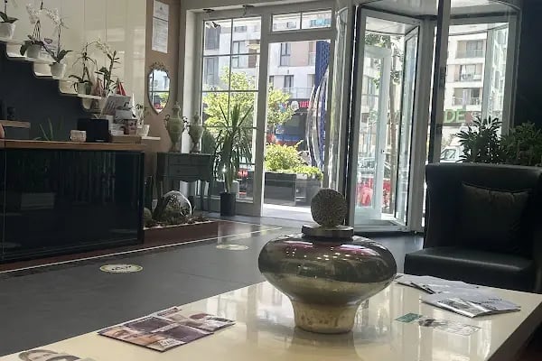 Özel Esteliv Polikliniği | Botoks, Dudak Dolgusu, Gençlik Aşısı, PRP, Saç Ekimi, Epilasyon, Mezoterapi, Kök Hücre - Resim 11