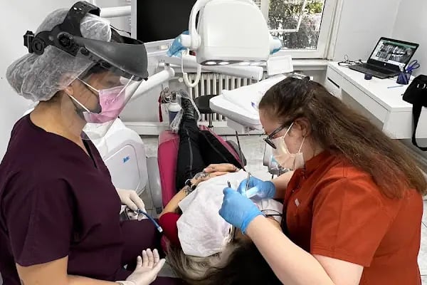 ÖZEL ADENT Ağız ve Diş Sağlığı - Resim 16