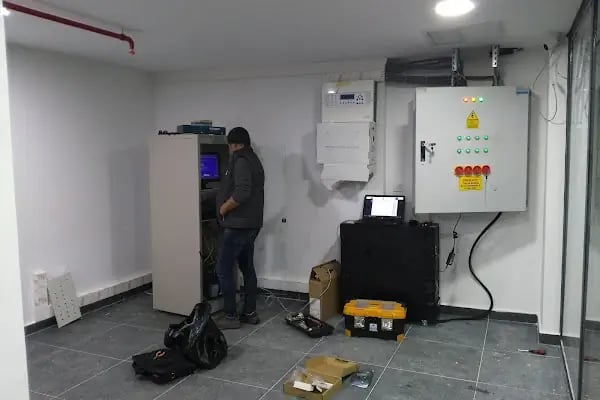 Bergama Erdal Önder Kapalı Spor Salonu - Resim 1