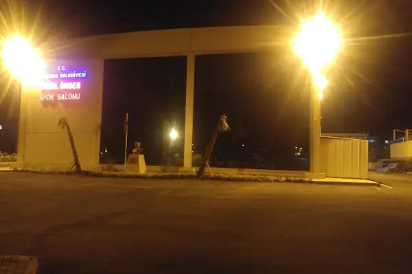 Bergama Erdal Önder Kapalı Spor Salonu - Resim 7