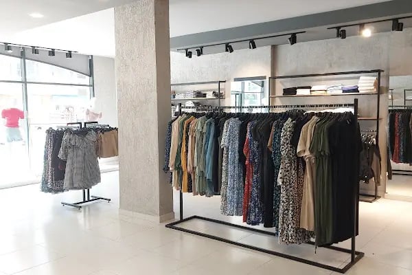 Burcu Çam Butik Millet Mahallesi Bayan Giyim - Resim 8