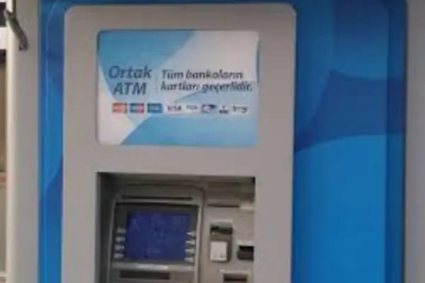Yapı Kredi Bankası - Hüseyingazi Şubesi - Resim 7