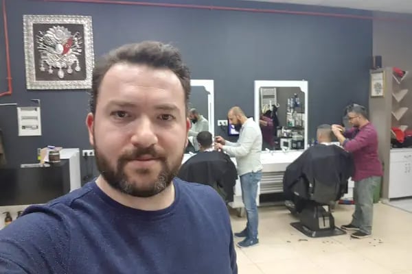 Saloon Özgür Erkek Kuaförü - Resim 19