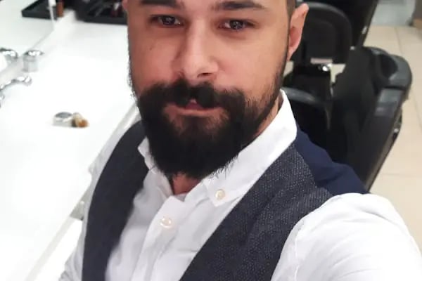 Saloon Özgür Erkek Kuaförü - Resim 14
