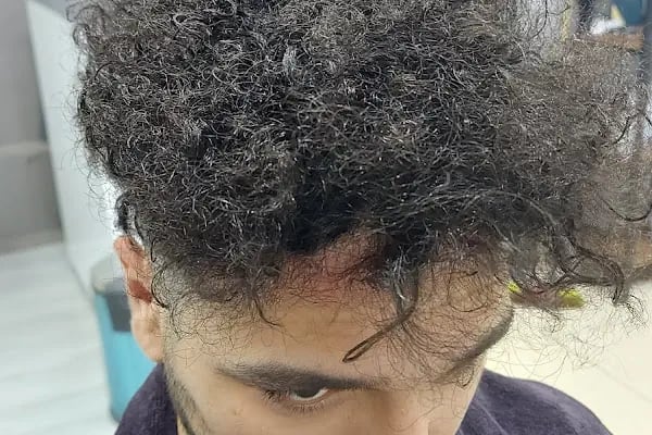 Saloon Özgür Erkek Kuaförü - Resim 6
