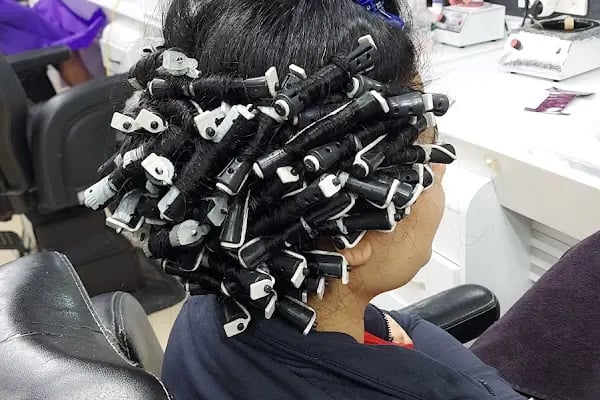 Saloon Özgür Erkek Kuaförü - Resim 5